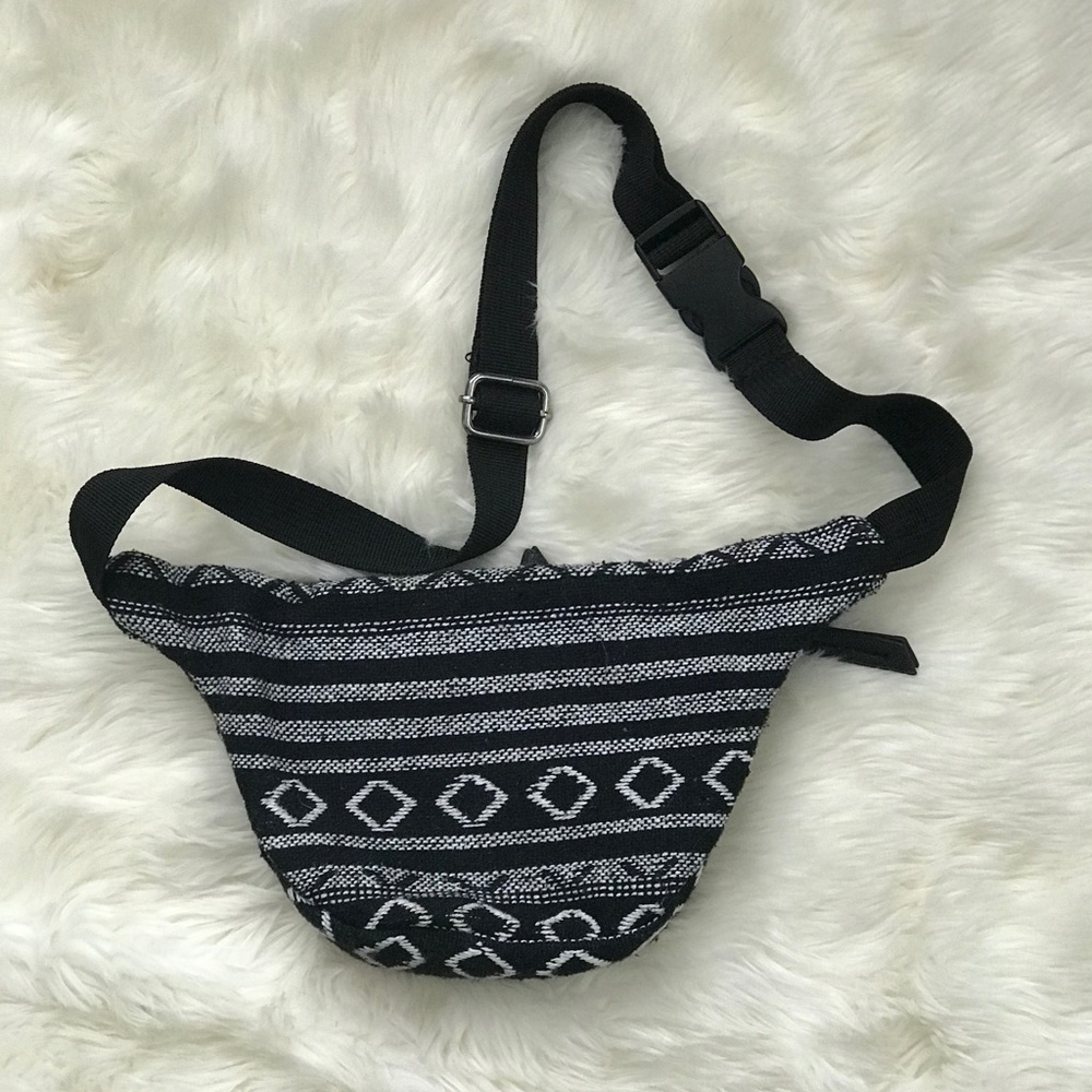 Forever 21 Fanny Pack - Picture 2 of 7